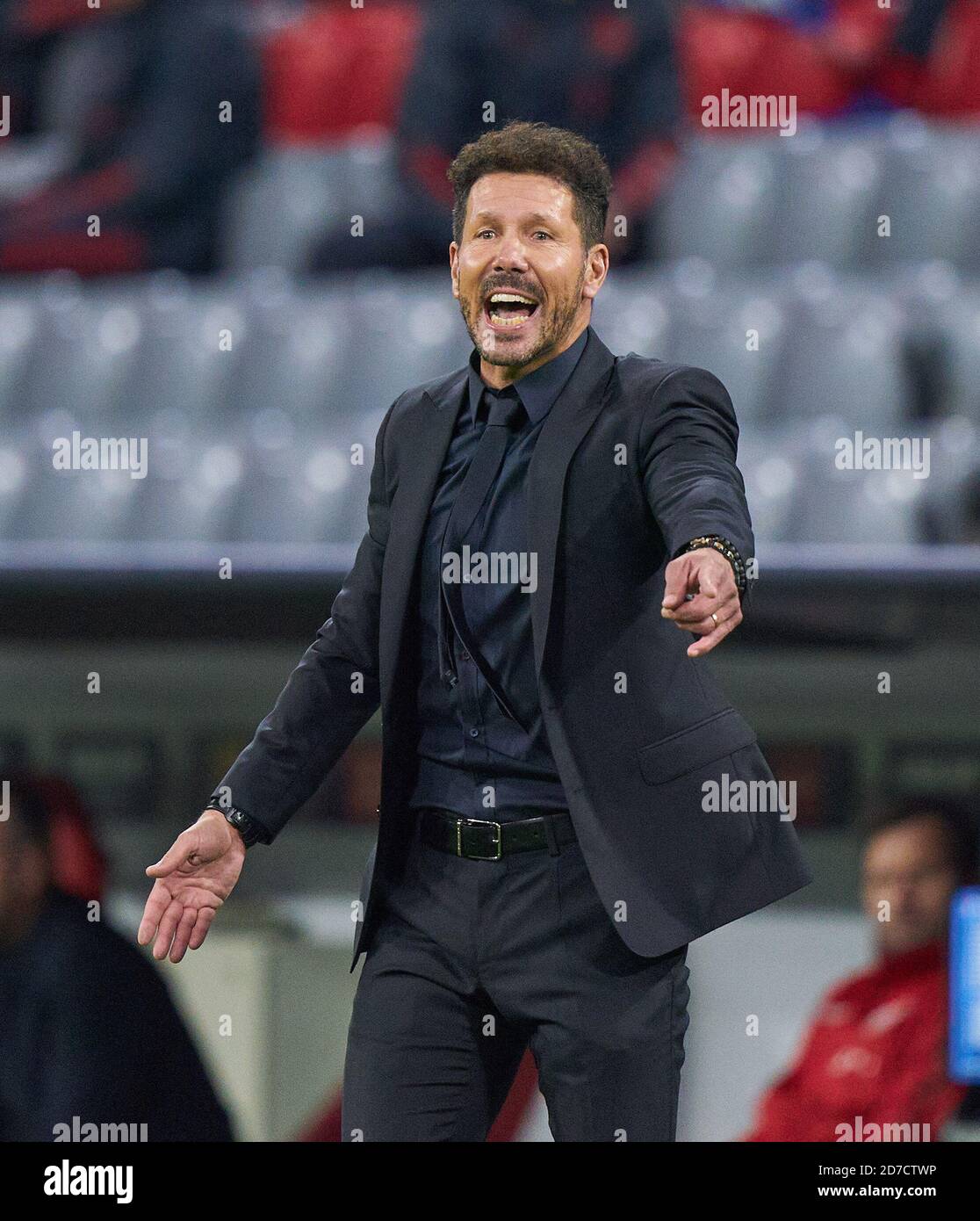 München, Deutschland. Oktober 2020. Diego SIMEONE, Atletico Trainer im Spiel FC BAYERN MÜNCHEN - ATLETICO MADRID Fußball UEFA Champions League in der Saison 2020/2021 in München, 21. Oktober 2020. © Peter Schatz / Alamy Live News / Pool die UEFA-Vorschriften verbieten die Verwendung von Fotos als Bildsequenzen und/oder quasi-Video wichtig: Nationale und internationale Nachrichtenagenturen OUT redaktionelle Verwendung KREDIT: Peter Schatz/Alamy Live News Stockfoto