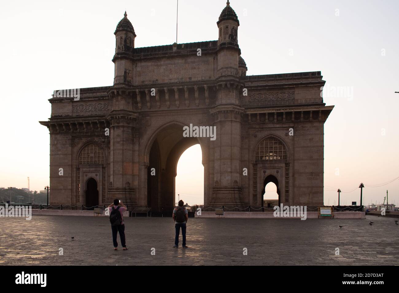 Mumbai, Indien - 15. Februar 2019: Heiterer Blick auf ein architektonisches Wunder, Gateway of India am Morgen. Stockfoto