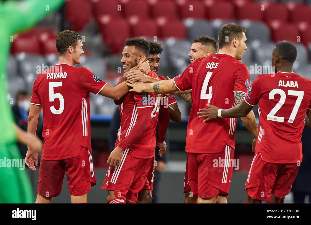 Corentin TOLISSO, FCB 24 feiert sein Ziel, glücklich, lachen, feiern, 3-0 , Benjamin PAVARD, FCB 5 Lucas HERNANDEZ (FCB 21) Niklas SUELE, FCB 4 David ALABA, FCB 27 Kingsley COMAN, FCB 29 im Spiel FC BAYERN MÜNCHEN - ATLETICO MADRID 4-0 der Fußball UEFA Champions League in der Saison 2020/2021 in München, 21. Oktober 2020. © Peter Schatz / Alamy Live News / Pool die UEFA-Bestimmungen verbieten die Verwendung von Fotos als Bildsequenzen und/oder quasi-Video wichtig: Nationale und internationale Nachrichtenagenturen OUT redaktionelle Verwendung Stockfoto