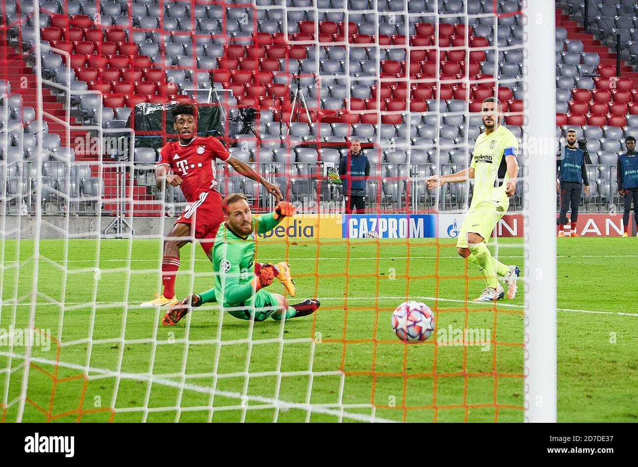 Kingsley COMAN, FCB 29 Punkte, schießt Tor, Treffer, 3-0, Jan OBLAK, Atletico 13 im Spiel FC BAYERN MÜNCHEN - ATLETICO MADRID 4-0 der Fußball UEFA Champions League in der Saison 2020/2021 in München, 21. Oktober 2020. © Peter Schatz / Alamy Live News / Pool die UEFA-Bestimmungen verbieten die Verwendung von Fotos als Bildsequenzen und/oder quasi-Video wichtig: Nationale und internationale Nachrichtenagenturen OUT redaktionelle Verwendung Stockfoto