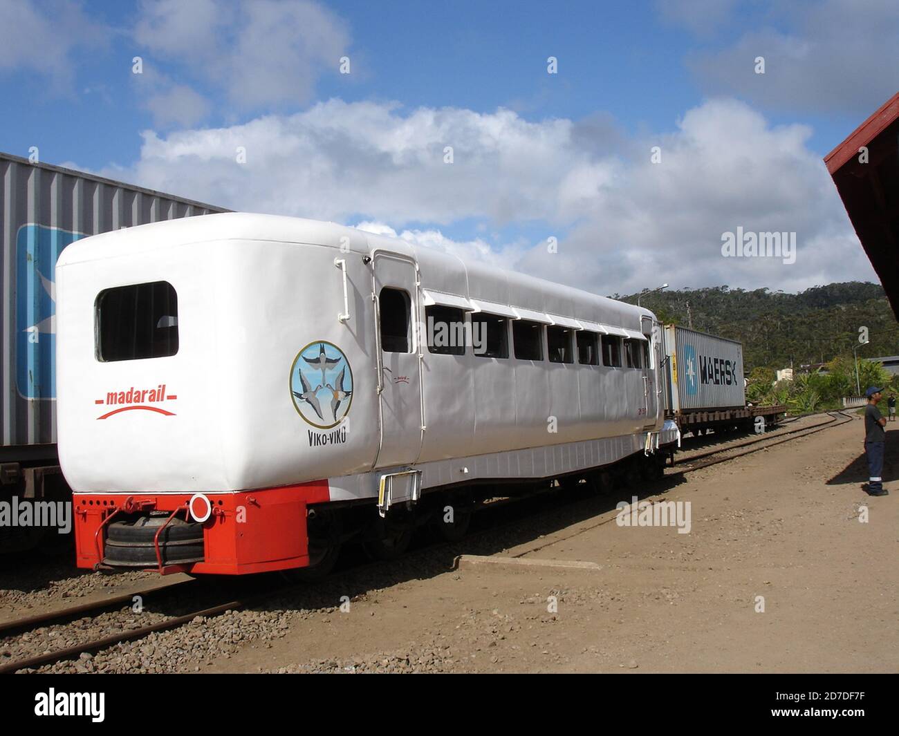 Michelin Zug Typ 51, einer der wenigen im Dienst, hält am Bahnhof Antasibe, Madagaskar. Stockfoto