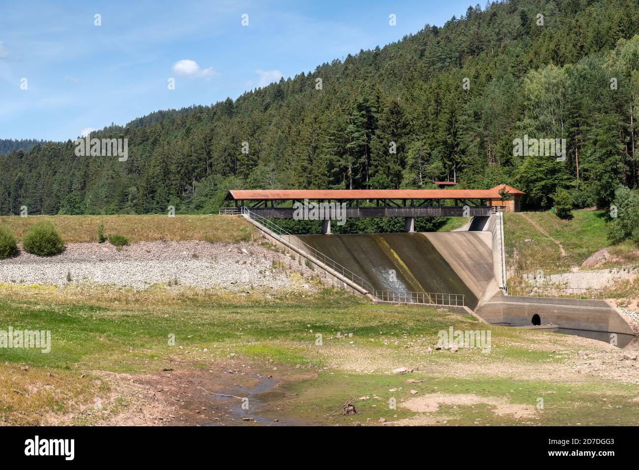 Untersee des Damms Nagoldtalsperre im Schwarzwald, Deutschland bei Niedrigwasser Stockfoto