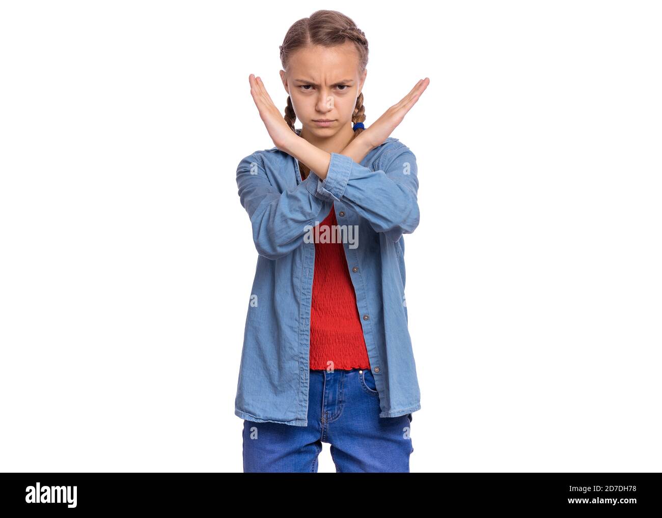 Schöne Teenager-Mädchen zeigt mit Händen ein Stop-Zeichen auf Ein isolierter Hintergrund Stockfoto