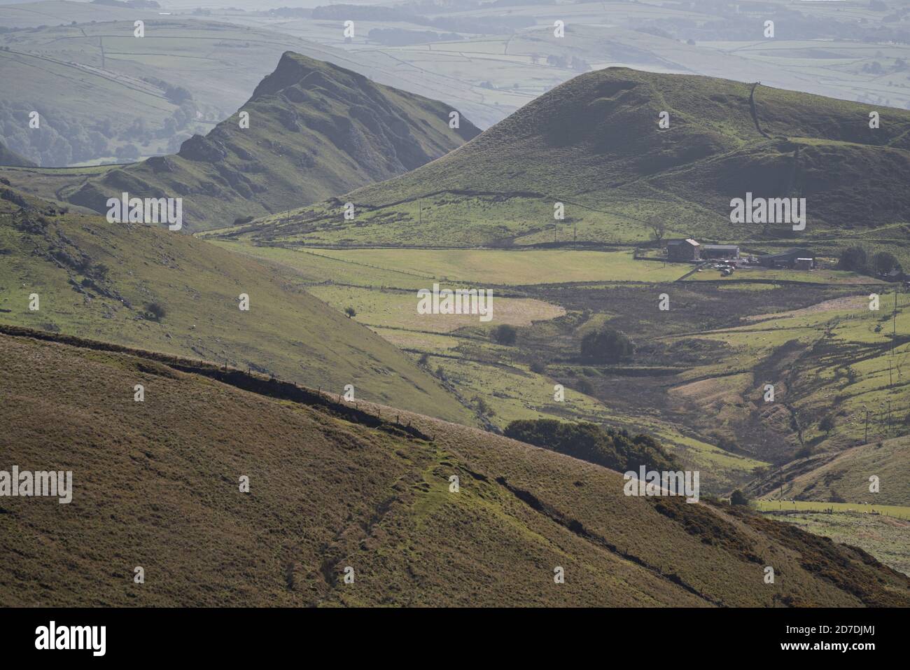 Ein Blick auf die Dragon's Back, Chrome Hill, und Swallow Tor im Peak District National Park. Stockfoto