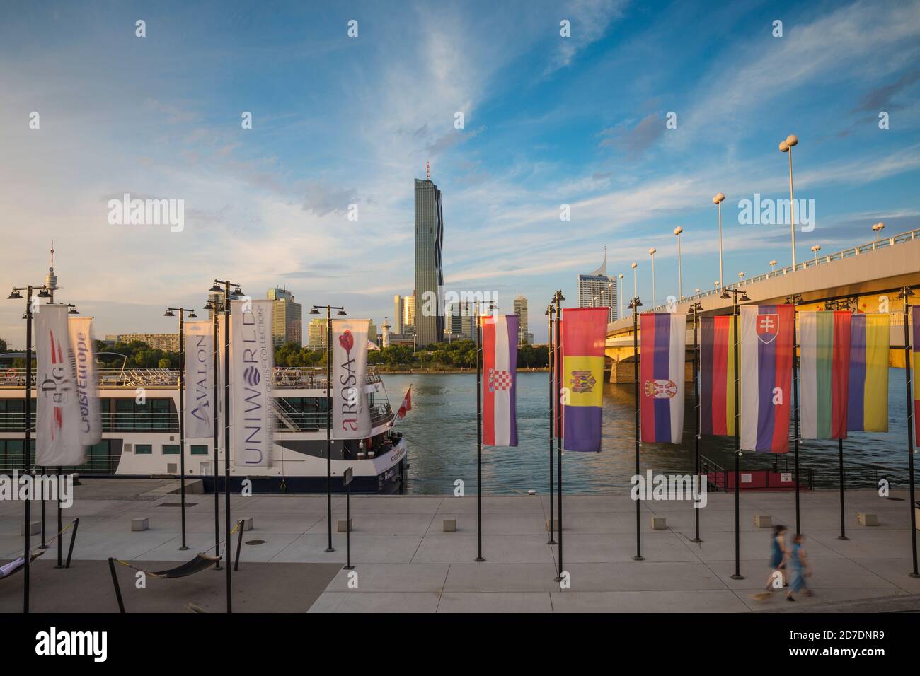 Österreich, Wien, Donau City, Blick über die Donau Richtung DC Tower Stockfoto