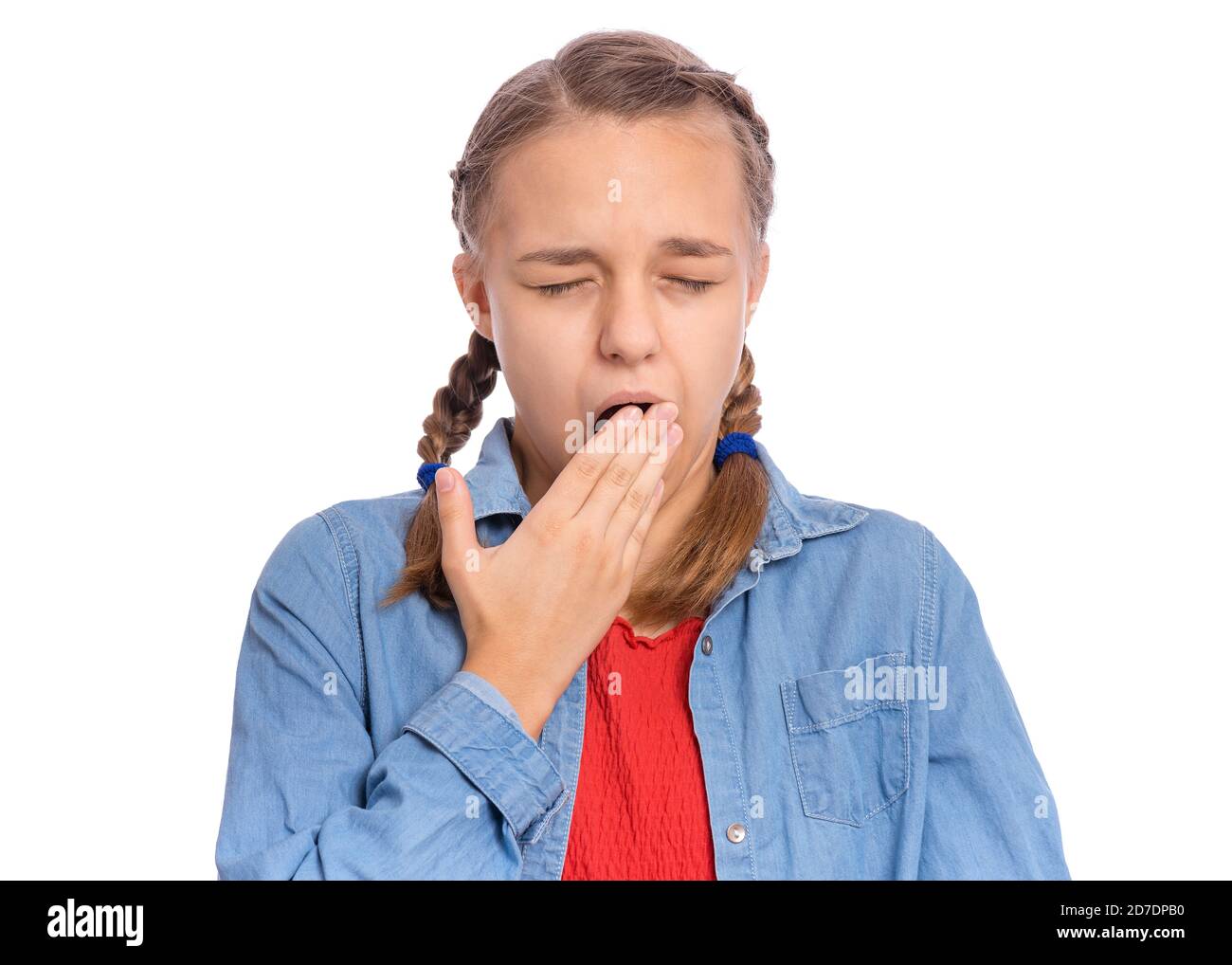 Schöne Teenager-Mädchen gähnt über ihren Mund mit der Hand, isoliert auf weißem Hintergrund Stockfoto