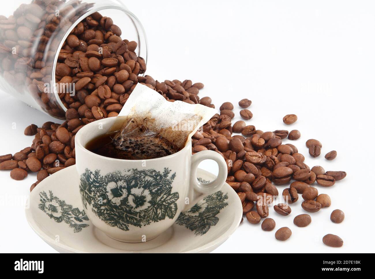 Kopi ist eine Art traditioneller Kaffee, der in Singapur und Malaysia heimische ist. Es ist ein sehr koffeinhaltigen schwarzen Kaffee mit Milch und Zucker serviert. Stockfoto