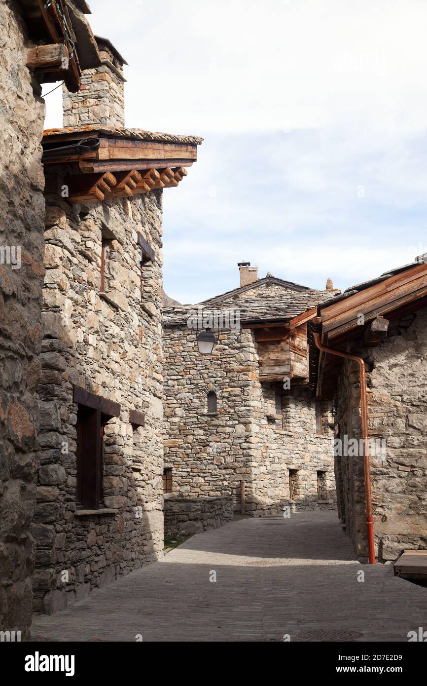 Alte traditionelle Steinhäuser in Bonneval-sur-Arc Haute-Maurienne Savoie Frankreich Stockfoto