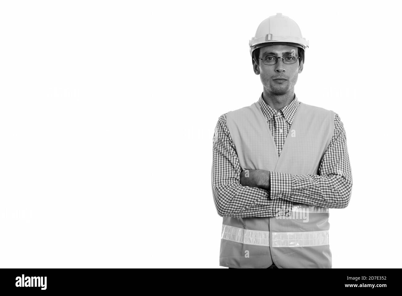 Studio shot Junger stattlicher Mann Bauarbeiter Brillen tragen mit gekreuzten Armen Stockfoto