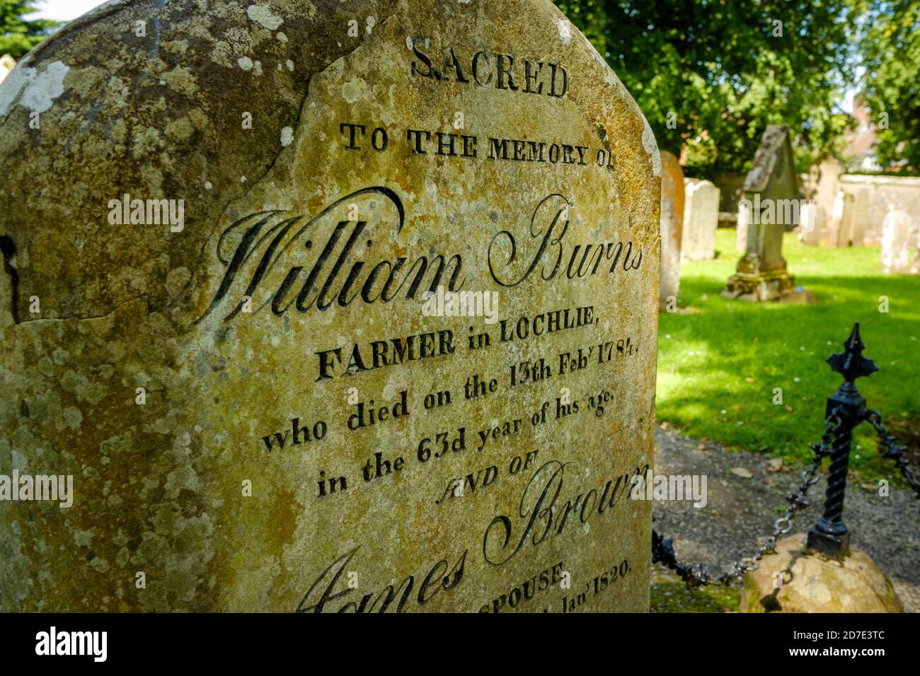 Grabstein von William Burns, Vater von Robert oder Rabbie Burns, in Alloway Auld Kirk (Alte Kirche). Alloway Kirk war der Schauplatz für eines der berühmtesten Gedichte von Burns 'Tam O' Shanter'. Stockfoto