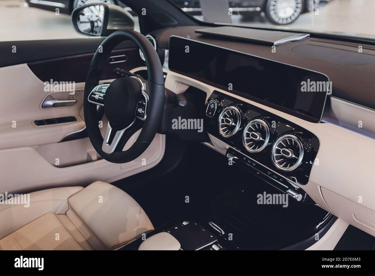 Innenansicht des Autos mit Ledersalon Stockfotografie - Alamy