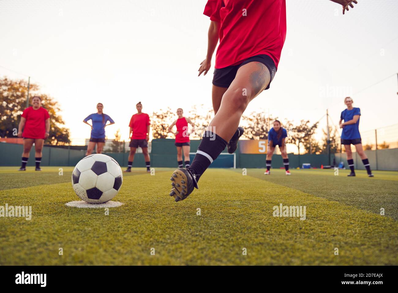 Nahaufnahme Des Spielers, Der Während Des Womens Soccer Match Bestraft Wird Stockfoto