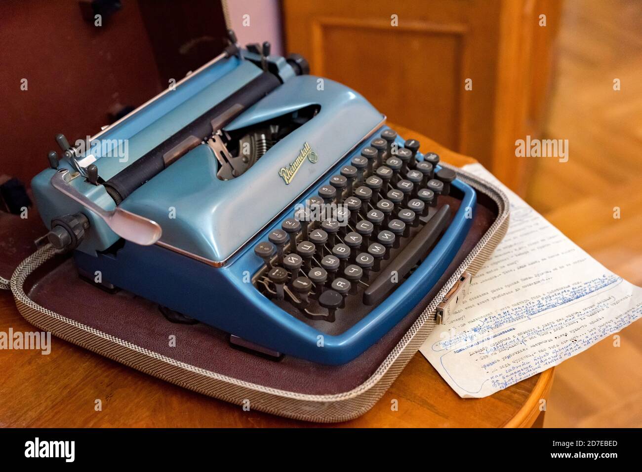 VESHENSKAYA, RUSSLAND - CA. OKTOBER 2019: Schreibmaschine des Schriftstellers Michail Sholokhov Stockfoto