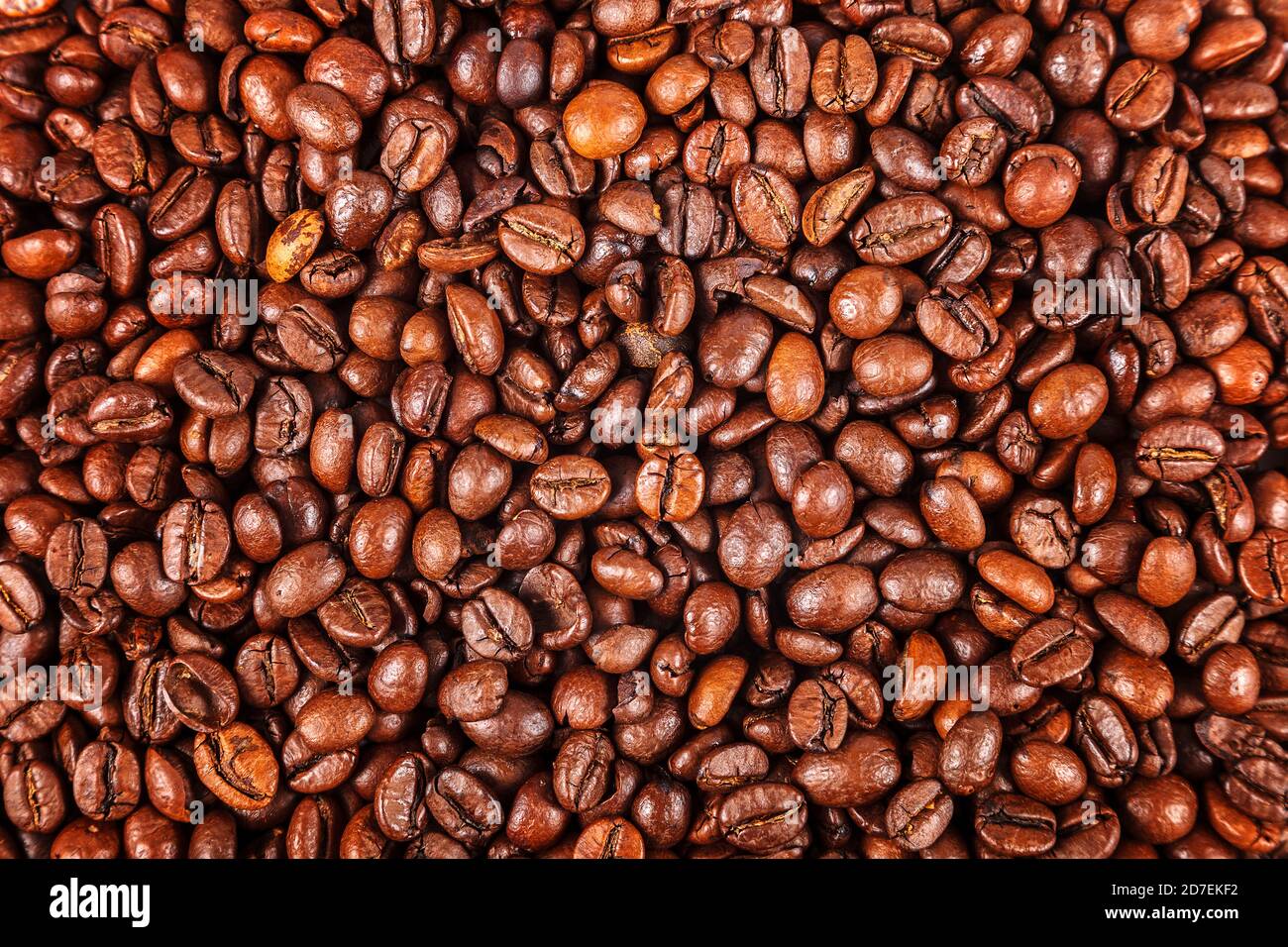 Körner von geröstetem Kaffee als Hintergrund. Stockfoto