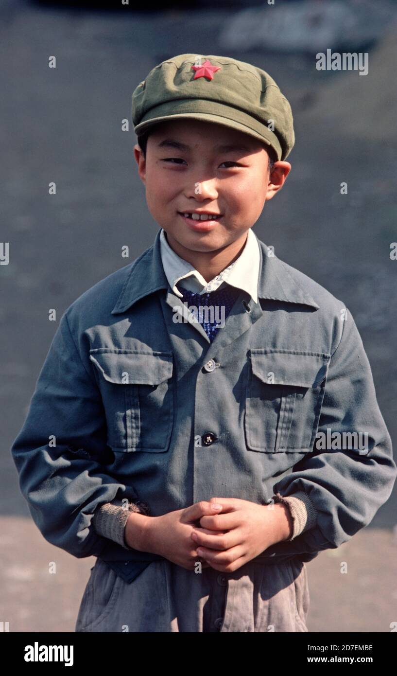 Junge Pionier chinesischen Schuljunge Hung-Chiao Kommune, in der Nähe von Shanghai, China, 1980 Stockfoto