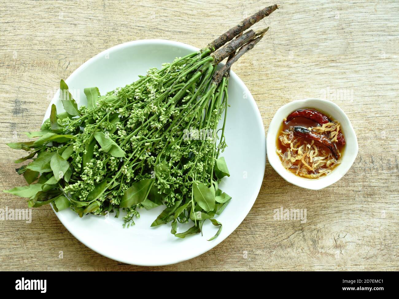 Siamese neem Tree Indian Gemüse Dipping mit süß und sauer Fischsoße Stockfoto