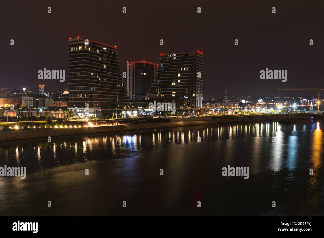 Panoramablick auf Belgrad Waterfront bei Nacht Stockfoto