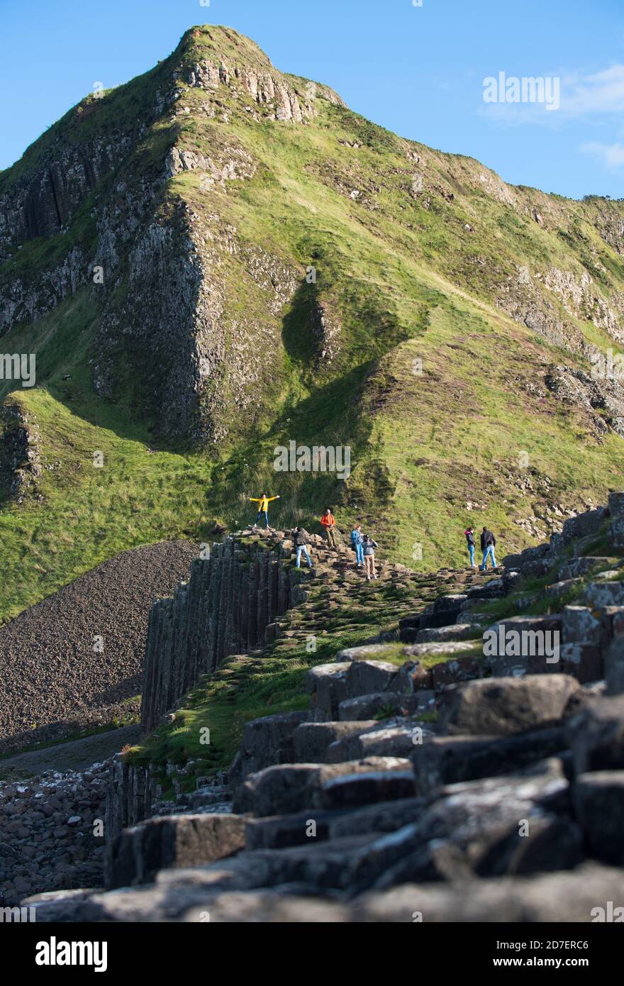 Giant's Causeway, ein UNESCO-Weltkulturerbe, bestehend aus etwa 40,000 Basaltsäulen an der Küste von Antrim in Nordirland, Großbritannien Stockfoto