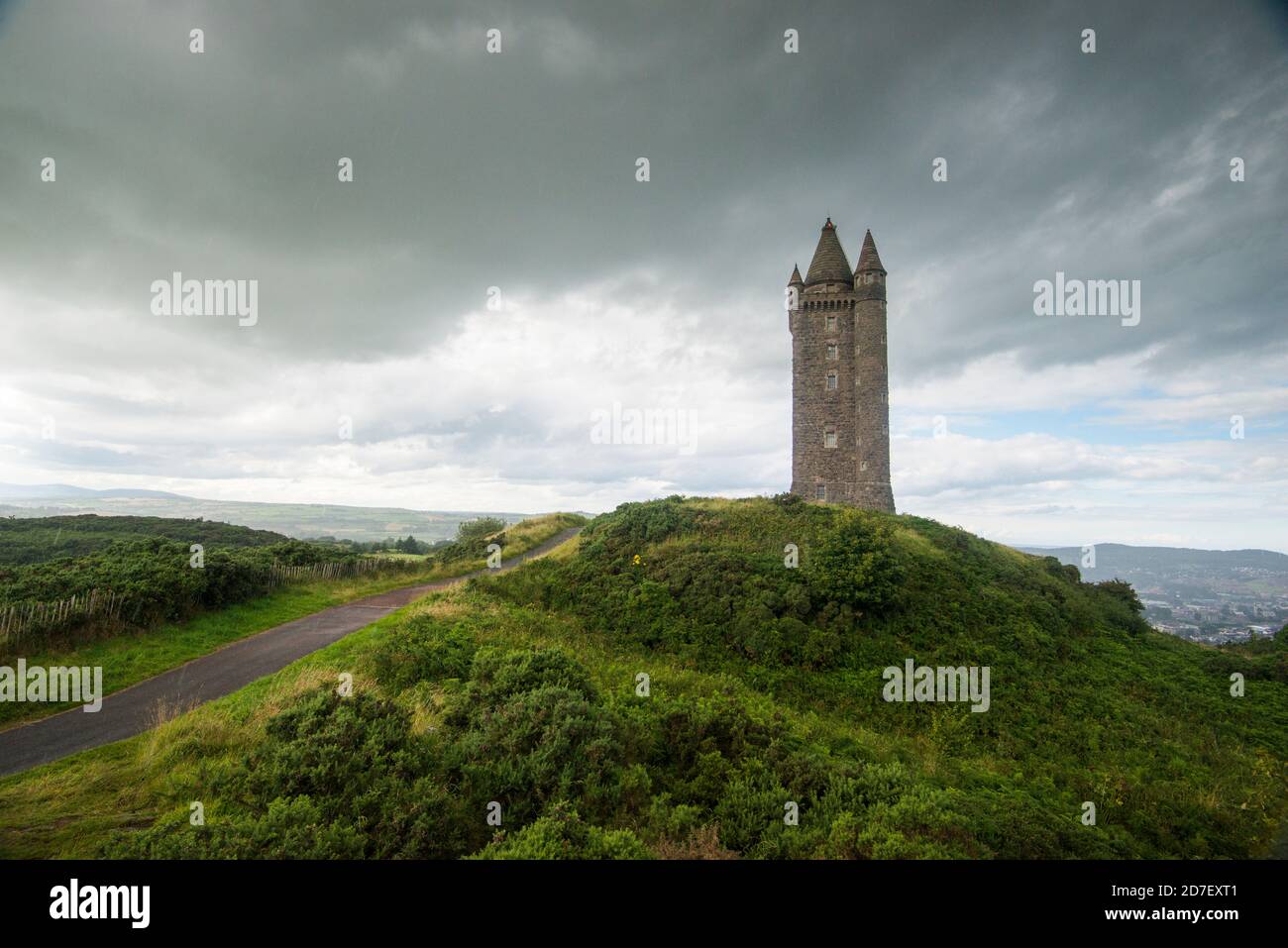 Scrabo Tower, ein 125' hoher Turm mit Turreturnturm in der Nähe von Strangford Lough, County Down, Nordirland. Stockfoto