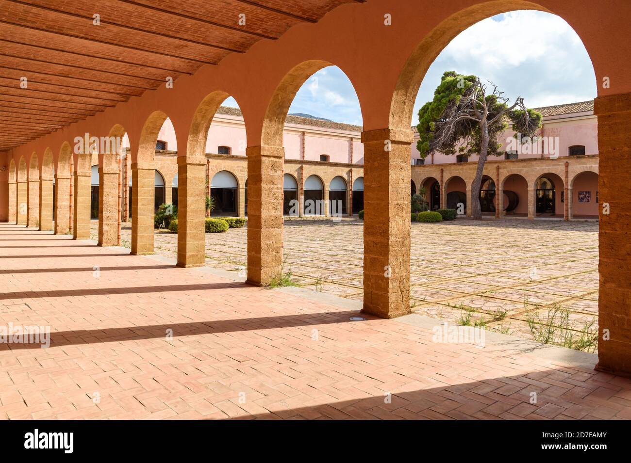 Terrasini, Sizilien, Italien - 26. September 2020: Palast von Aumale, das Regionale Museum für Naturgeschichte in Terrasini, Provinz Palermo. Stockfoto