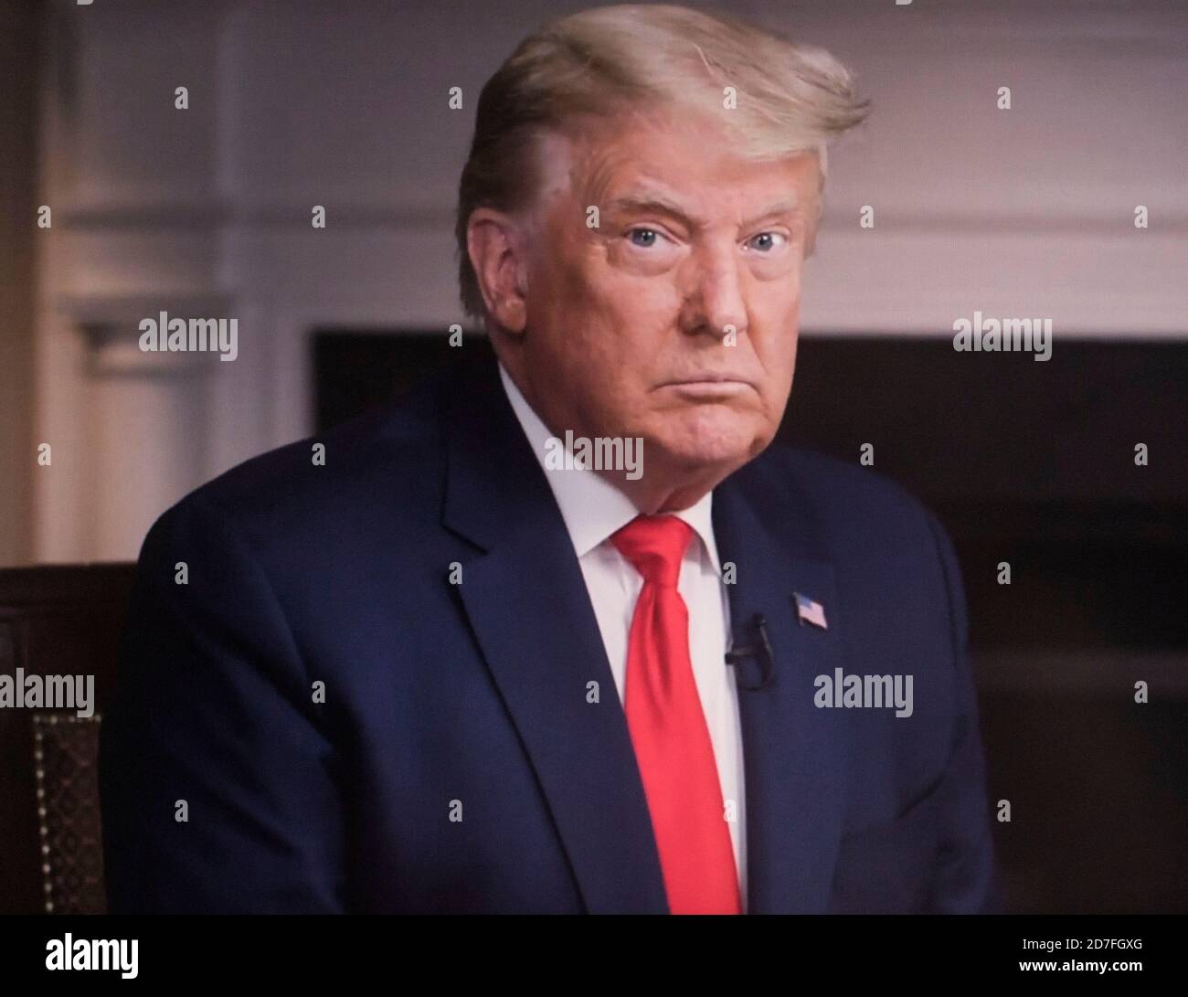 22. Oktober 2020 - Washington, District of Columbia, USA. - Bildschirmausschnitt von der FACEBOOK-Seite VON DONALD TRUMP, die heute 38 Minuten des hauseigenen Tonbandes des Weißen Hauses eines CBS '60 Minuten'-Interviews mit Lesley Stahl veröffentlichte, das Präsident Trump kurz machte, als er sich über ihre Befragung ärgerte. "Schau dir die Vorurteile, den Hass und die Unhöflichkeit im Namen von Minutes und CBS an", schrieb er auf dem Facebook-Beitrag. ''der Anker heute Abend, Kristen Welker, ist viel schlimmer!'' Trump fügte hinzu. Welker ist der Moderator der heutigen Nashville-Debatte zwischen Donald Trump und Joe Biden. Kredit: ZUMA Press, Inc./Alamy Live Nachrichten Stockfoto