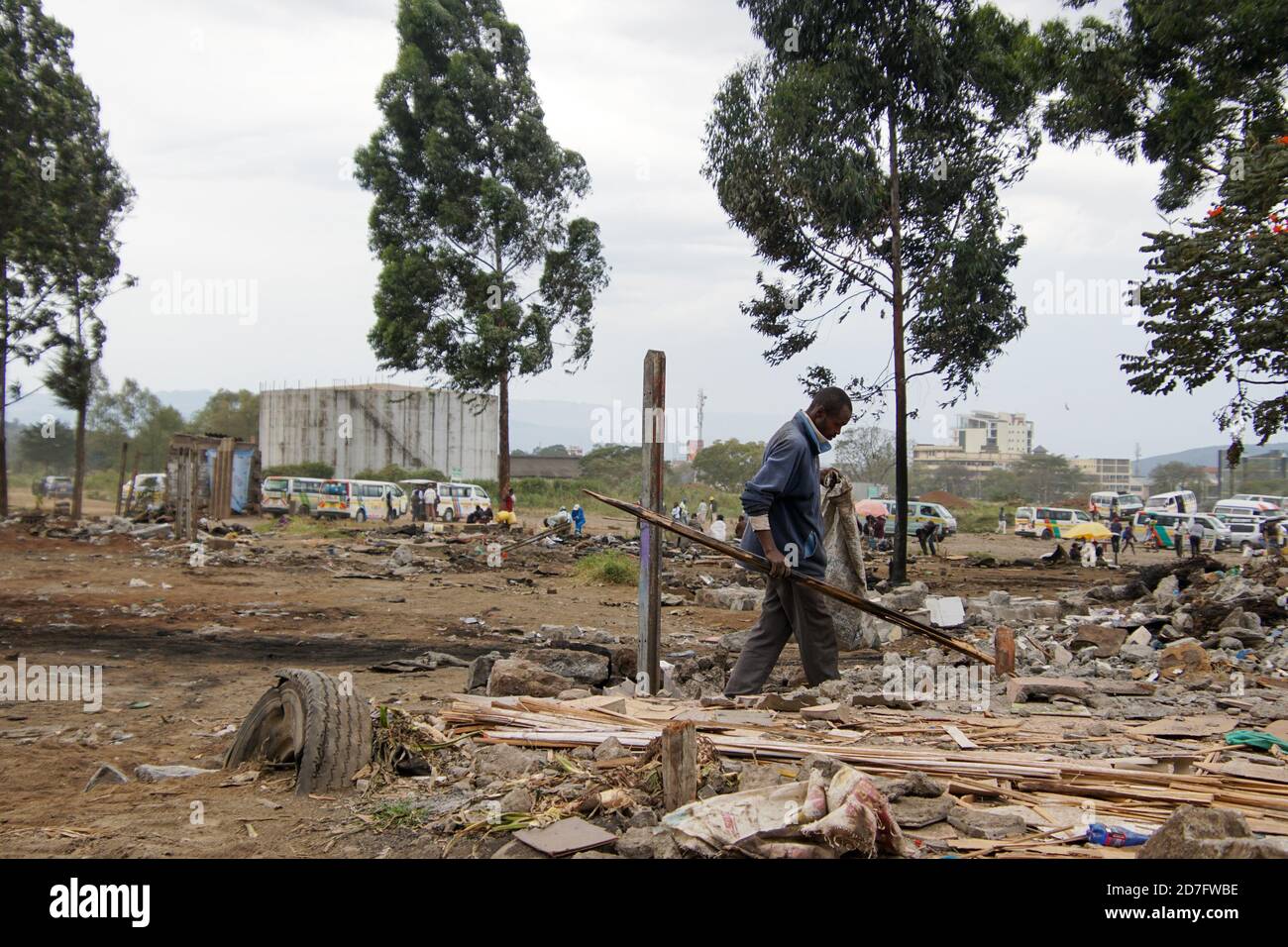 NAKURU, KENIA - 17. Okt 2020: Normaler Alltag in der Stadt Nakuru, Kenia Stockfoto