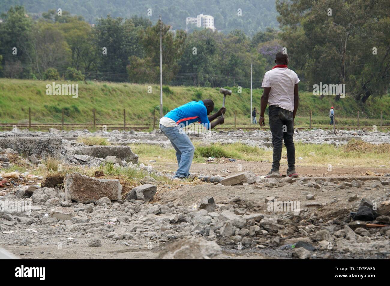 NAKURU, KENIA - 17. Okt 2020: Normaler Alltag in der Stadt Nakuru, Kenia Stockfoto