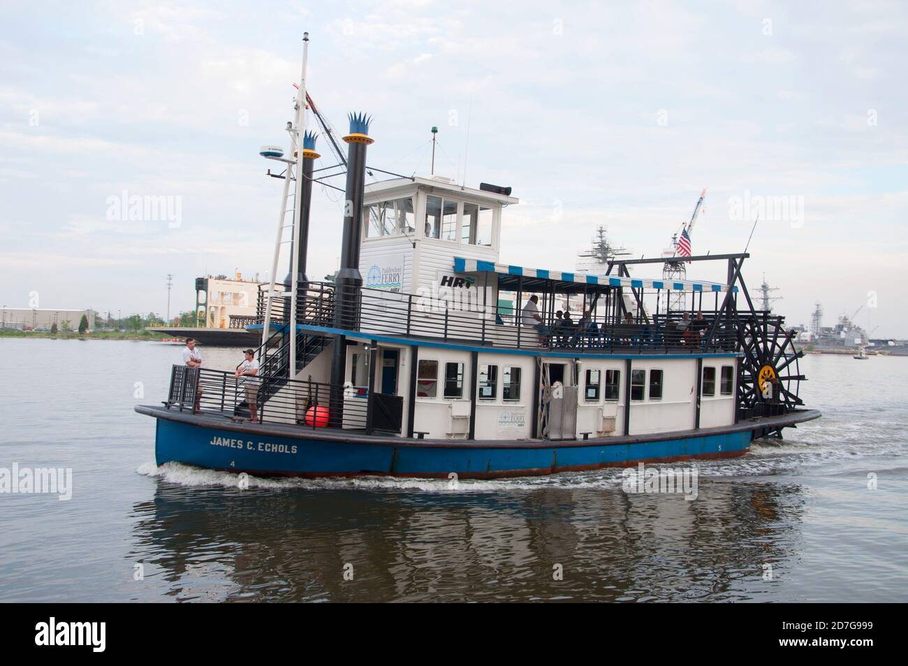 Steamboat von Hampton Roads Transit (HRT) verbindet die Innenstadt von Norfolk mit der Altstadt von Portsmouth über den Elizabeth River in Norfolk, Virginia VA, USA Stockfoto