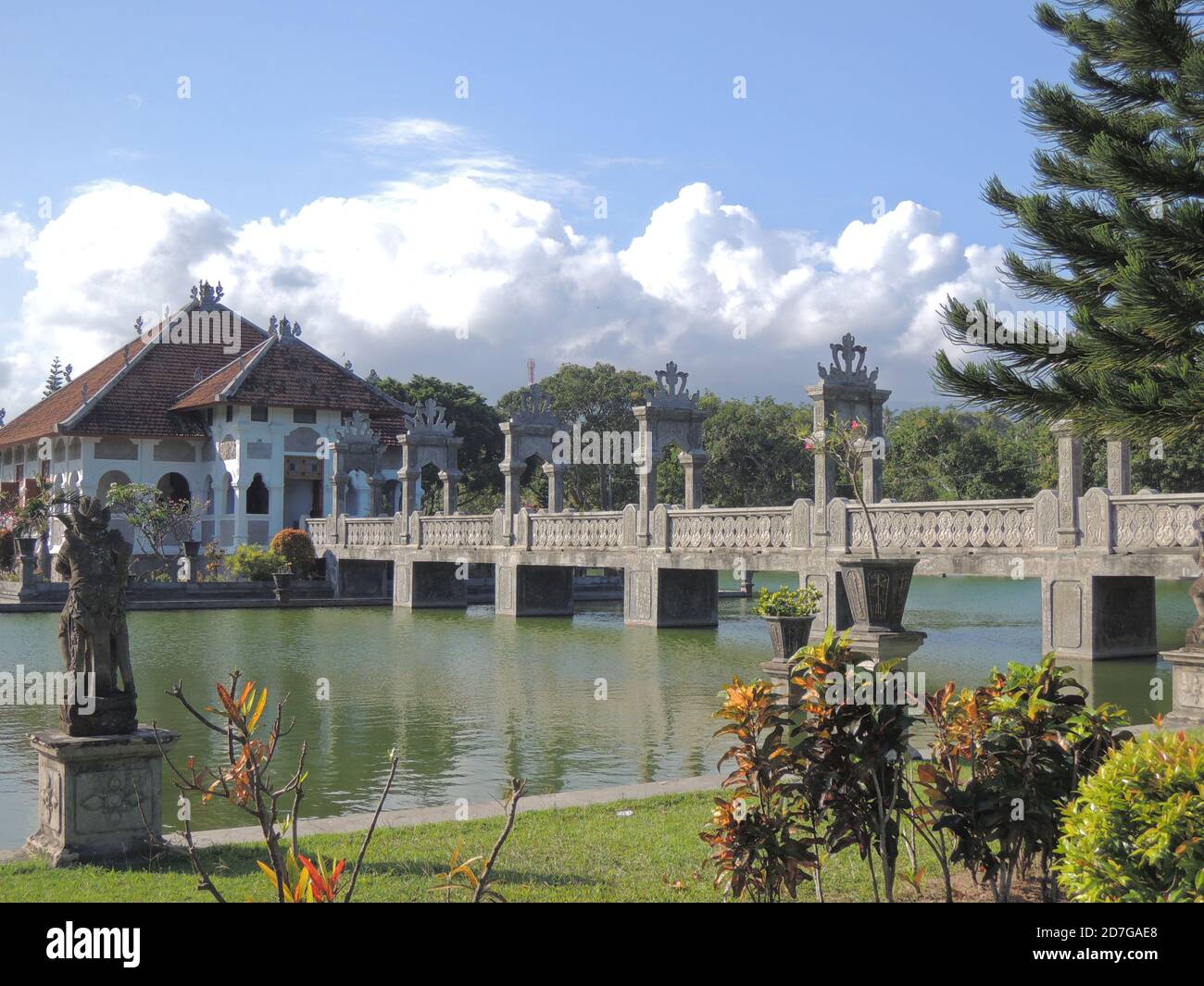 Das Historische Gebäude In Taman Ujung. Einer der Vorteile des letzten Gartens ist, dass wir den Indischen Ozean vom obersten Gebäude aus sehen können. Stockfoto