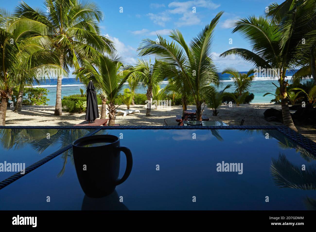 Kaffee und Tisch im Beachfront Apartments, Rarotonga, Cook Islands, South Pacific Stockfoto