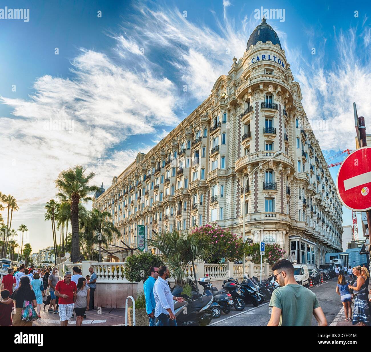 CANNES, FRANKREICH - AUGUST 15: Das Intercontinental Carlton Hotel in Cannes, Cote d'Azur, Frankreich, wie am 15. August 2019 gesehen. Es ist ein Luxushotel gebaut Stockfoto