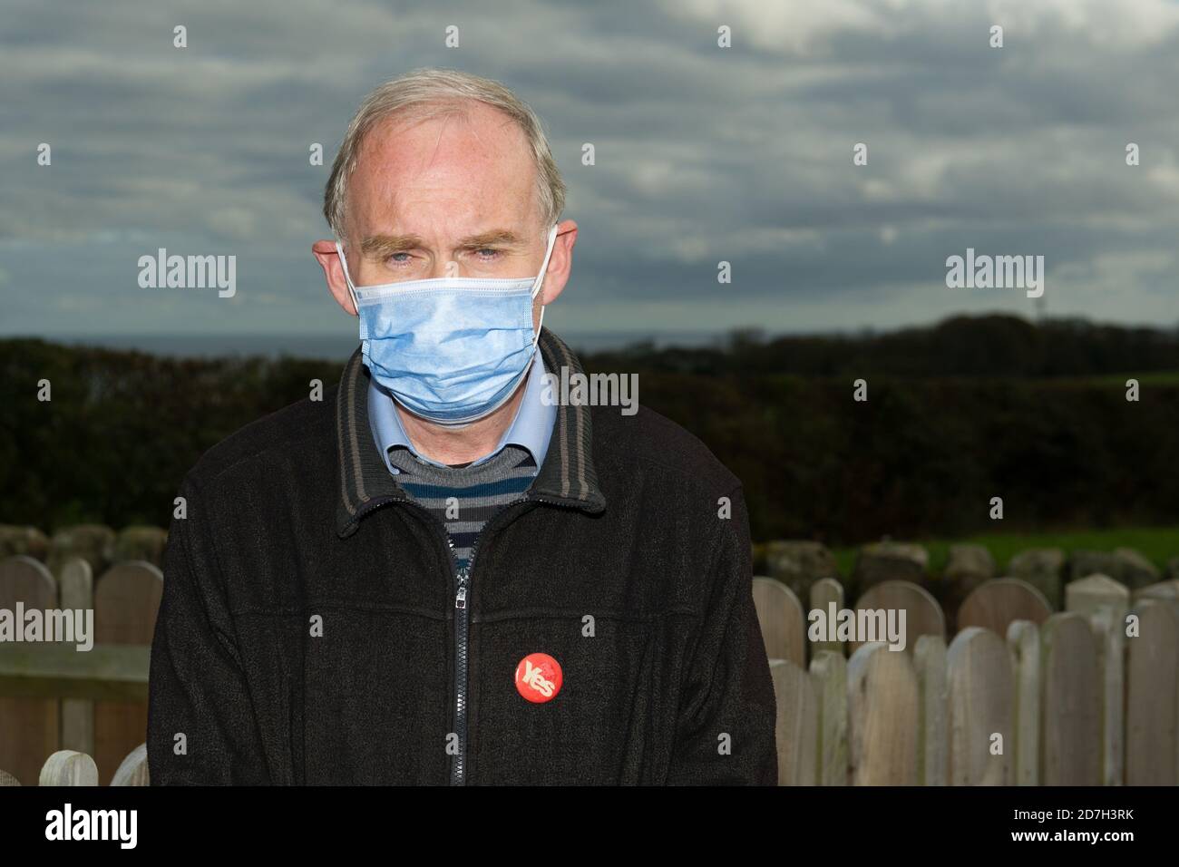 Schottische Grenze, Berwick-upon-Tweed, Schottland, Großbritannien. 16. Oktober 2020. Im Bild: Sean Clerkin von Action for Scotland protestiert an der schottischen Grenze bei Berwick-upon-Tweed und fordert die schottische erste Ministerin Nicola Sturgeon auf, die Grenze inmitten steigender COVID19-Fälle zu schließen. Quelle: Colin Fisher/Alamy Live News. Stockfoto