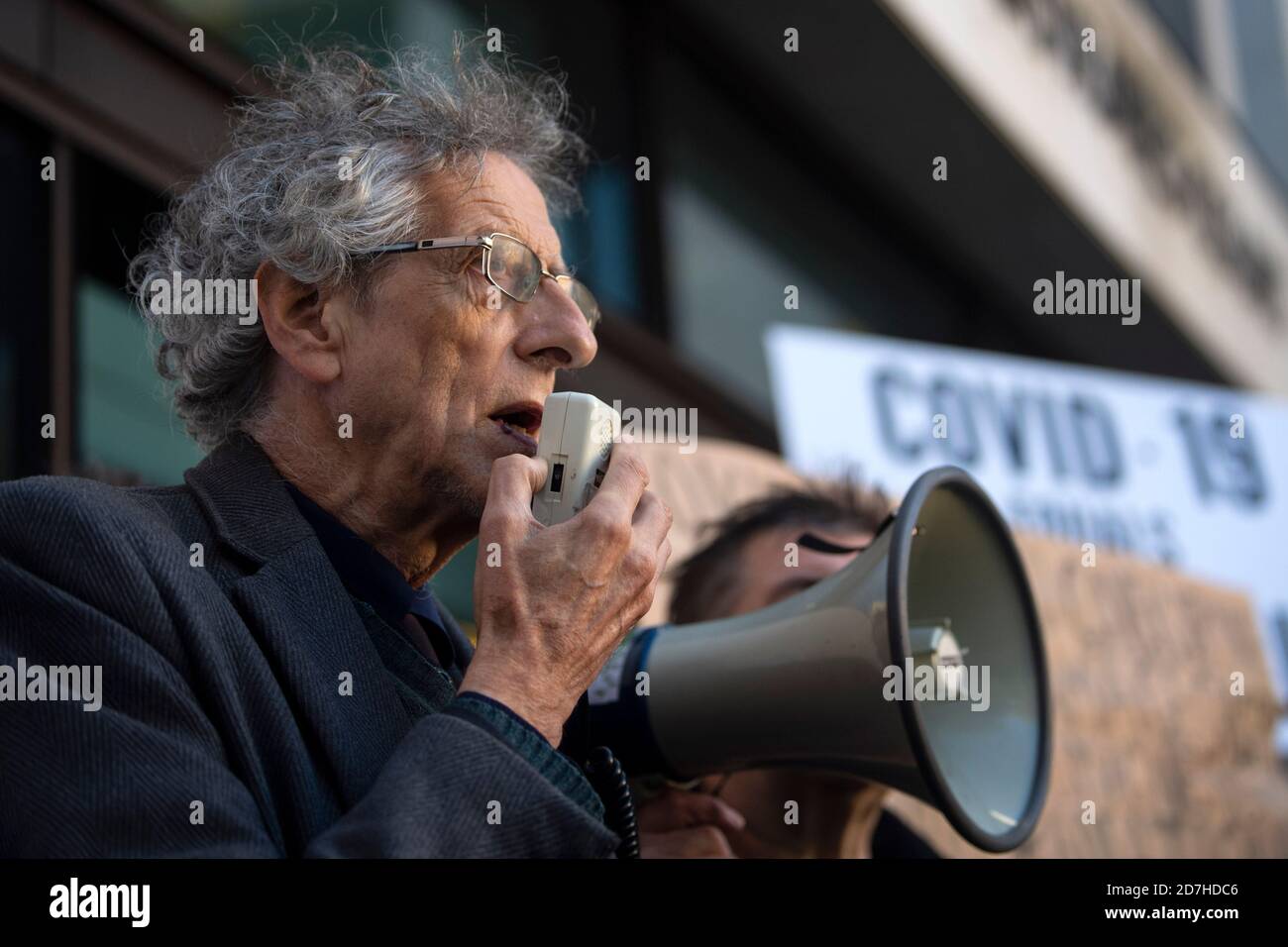 Piers Corbyn, Bruder des ehemaligen Labour-Führers Jeremy Corbyn, kommt am Londoner Amtsgericht von Westminster an, wo er wegen Anti-Lockdown-Protesten im Hyde Park vor Gericht gehen soll. Stockfoto