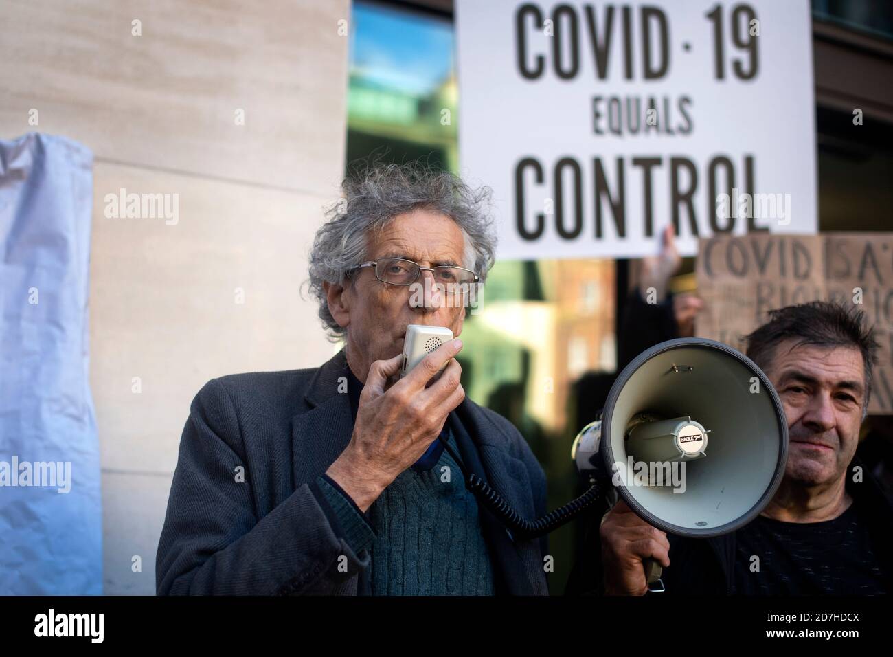 Piers Corbyn, Bruder des ehemaligen Labour-Führers Jeremy Corbyn, kommt am Londoner Amtsgericht von Westminster an, wo er wegen Anti-Lockdown-Protesten im Hyde Park vor Gericht gehen soll. Stockfoto