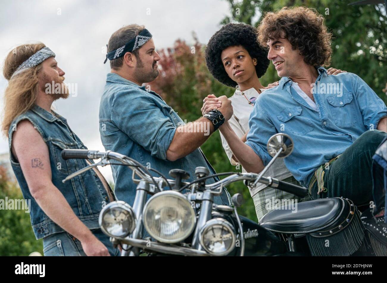 DER PROZESS DER CHICAGO 7 2020 Netflix Film mit Sacha Baron Cohen rechts und Max Adler Mitte Stockfoto