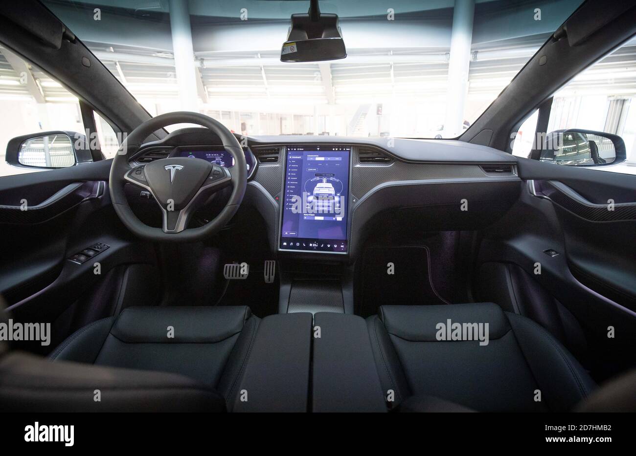  Model X: Einen Blick auf den Innenraum des Model  X mit  Ultra White Interior. (Video)