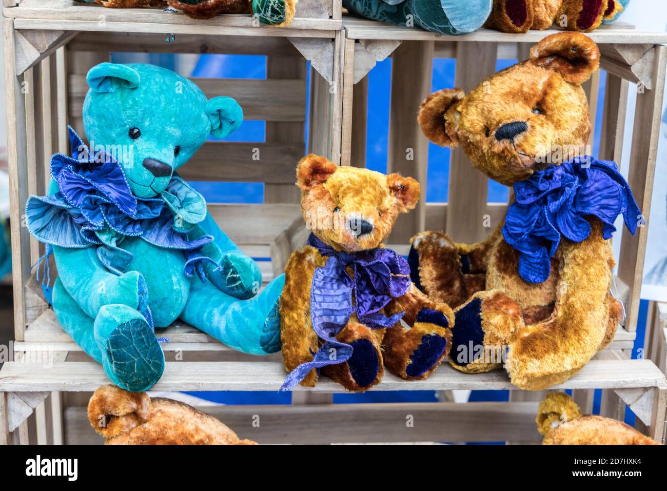 Teddybären im Verkauf, Großbritannien Stockfoto