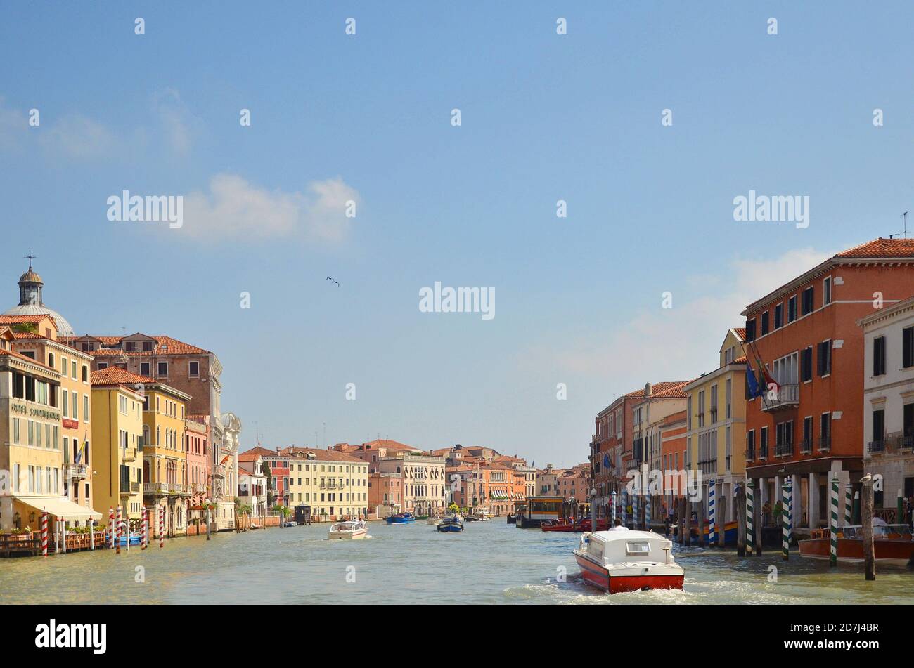 Venedig mit seinen historischen Sehenswürdigkeiten und wunderschönen Kanälen. Die schwimmende Stadt ist dicht gedrängt mit Museen und Galerien, Zentrum der Renaissance. Stockfoto