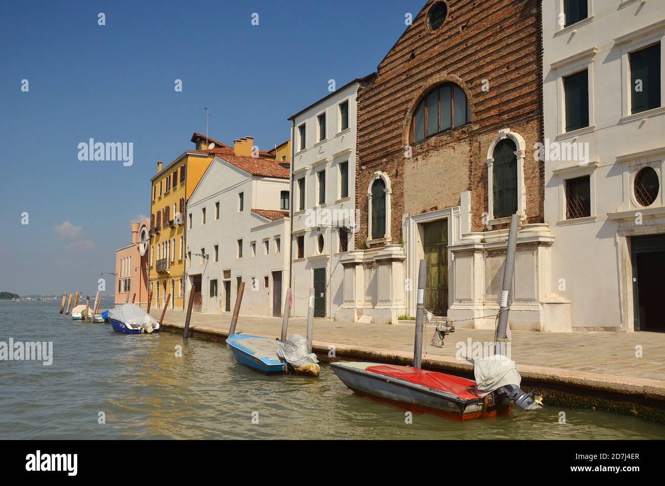 Diese venezianische Insel ist seit Jahrhunderten für ihre mundgeblasenen Glaskreationen, von Schmuck über Geschirr bis hin zu Skulpturen, weltbekannt. Stockfoto