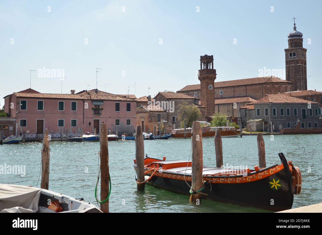 Diese venezianische Insel ist seit Jahrhunderten für ihre mundgeblasenen Glaskreationen, von Schmuck über Geschirr bis hin zu Skulpturen, weltbekannt. Stockfoto