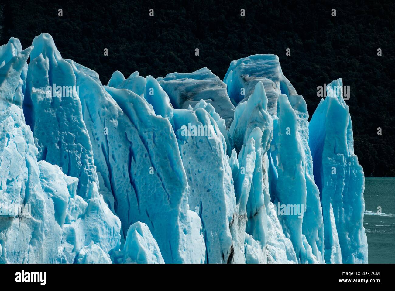 Die Kalbswand des Perito Moreno Gletschers im Parque Nacional Los Glaciares in Patagonien, Argentinien Stockfoto