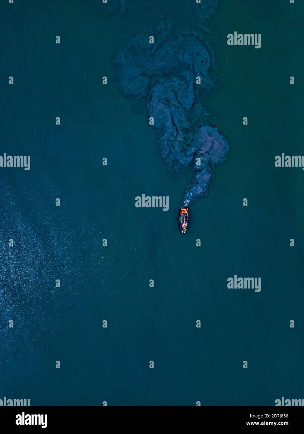Luftaufnahme der Trawler Angeln in Lukin Bucht Stockfoto