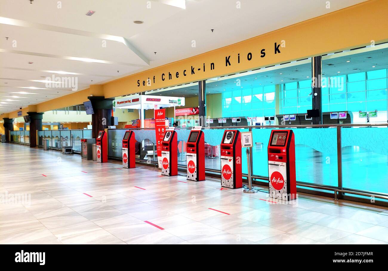 Flughafenterminal, Selbstbedienungs-Ticketautomaten. Stockfoto