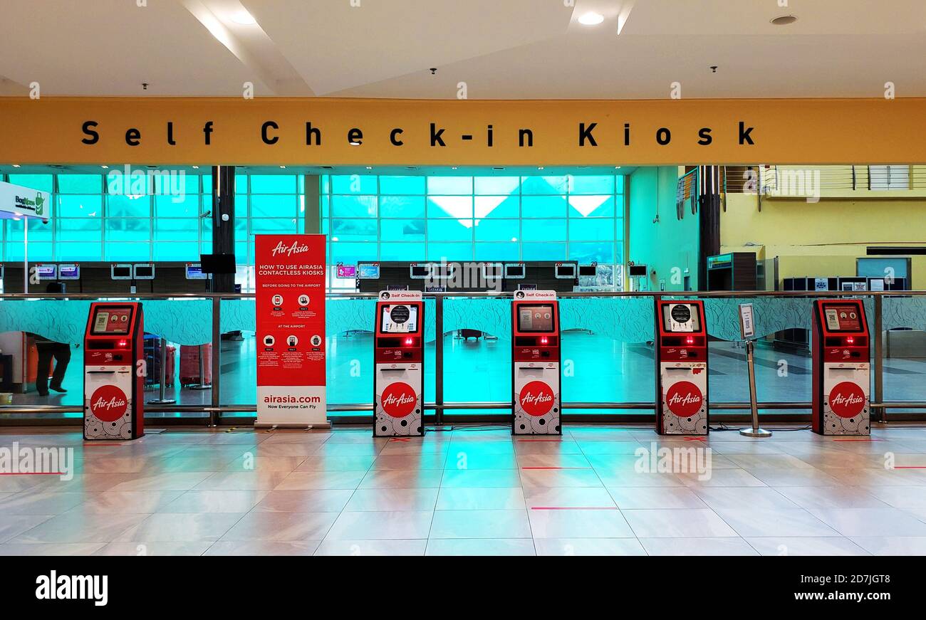 Flughafenterminal, Selbstbedienungs-Ticketautomaten. Stockfoto