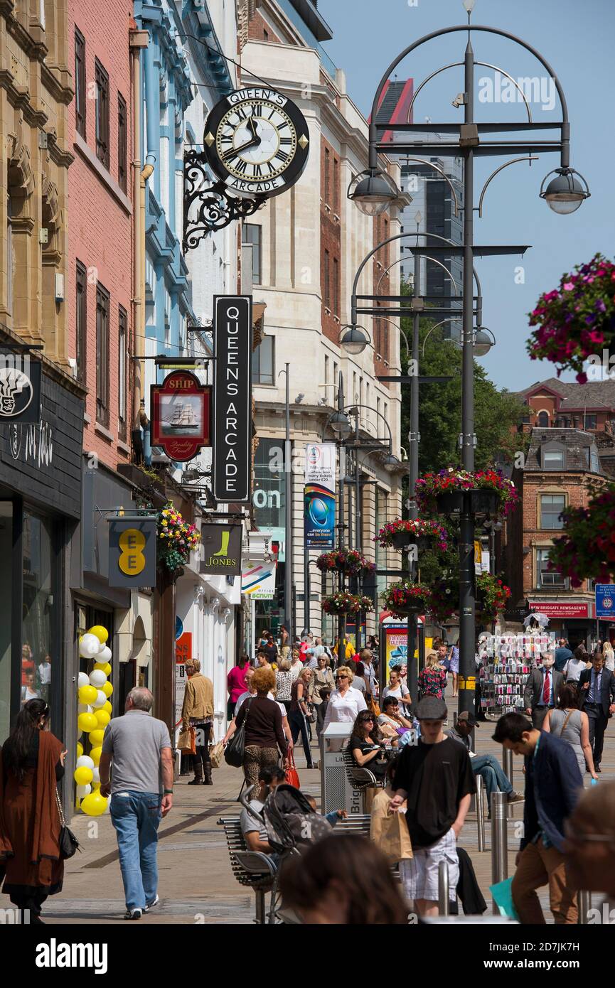 Briggate, eine Fußgängerzone in Leeds Stadtzentrum, West Yorkshire, England. Stockfoto