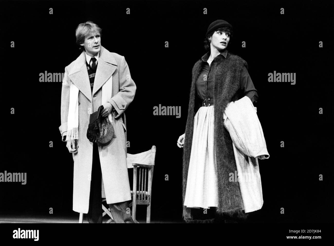 Bill Nighy (Stephen Andrews), Diana Quick (Peggy Whitton) in EINER WELTKARTE geschrieben & Regie von David Hare am Lyttelton Theatre, National Theatre (NT), London SE1 21/01/1983 Design: Hayden Griffin Beleuchtung: Rory Dempster Stockfoto