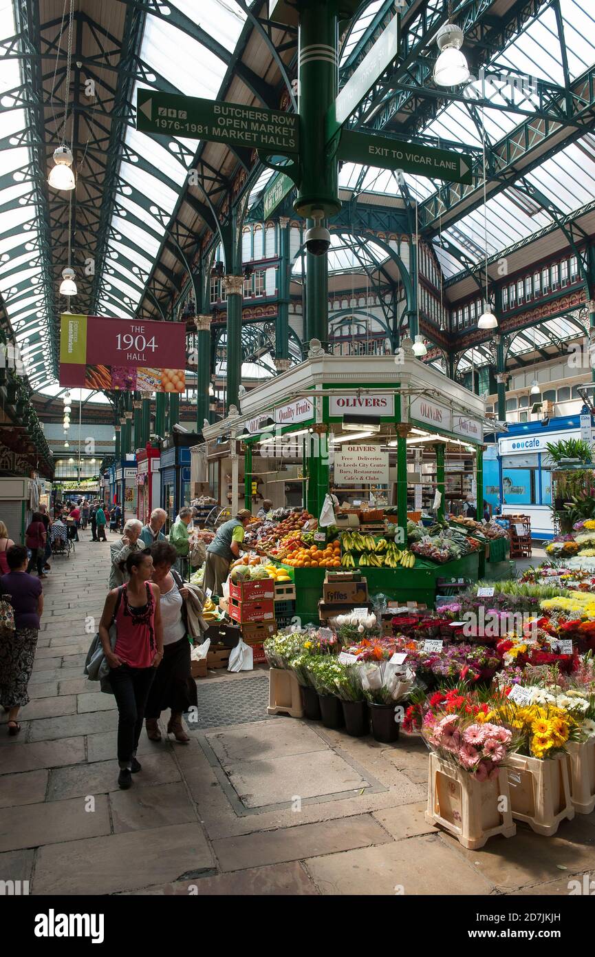 Verkaufsstände in Leeds Kirkgate Market, Leeds, West Yorkshire, England. Stockfoto