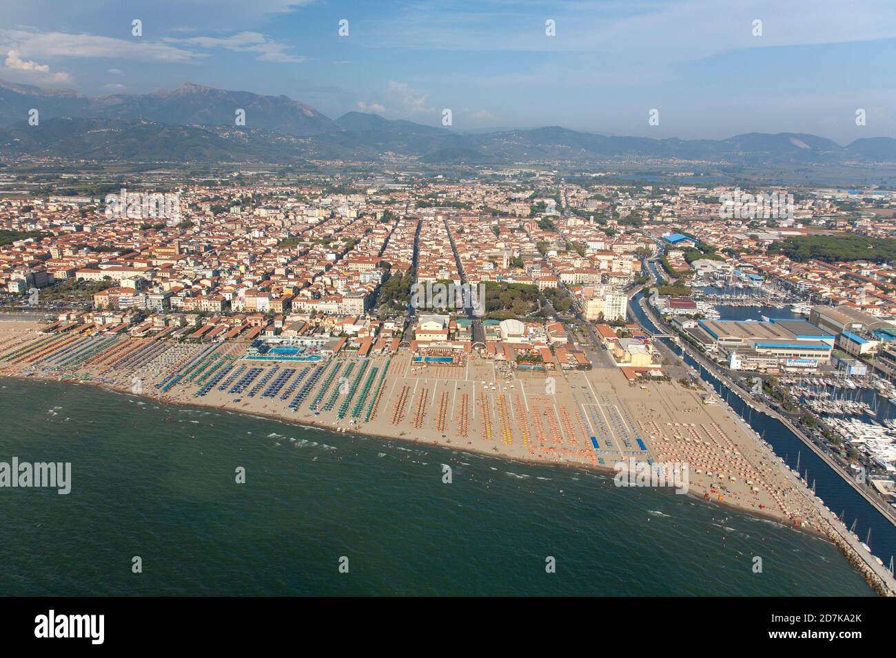 Luftaufnahme von Viareggio Strand und Promenade Stockfoto