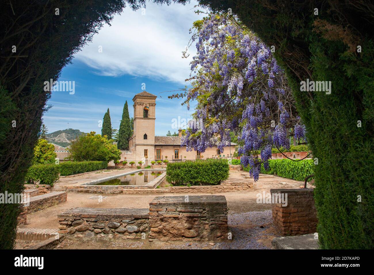 Die Alhambra ist ein andalusischer Palastkomplex in Granada Stockfoto Die Alhambra ist ein andalusischer Palastkomplex in Granada Stockfoto