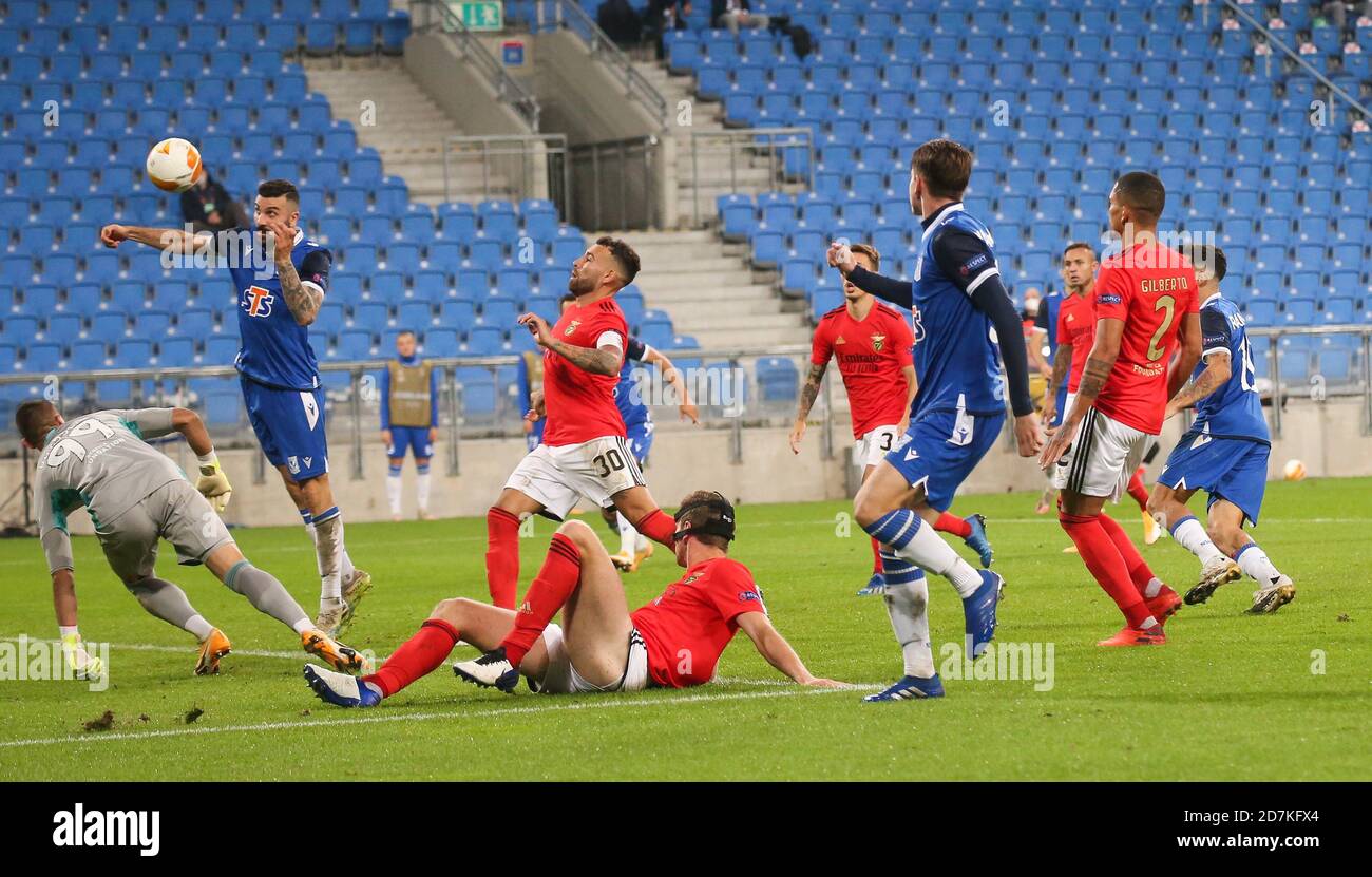 Posen Stadion, Posen, Polen. Oktober 2020. Europa League Fußball, Lech Poznan gegen Benfica; Mikael Ishak (Lech), Punkte für Lech Poznan Kredit: Action Plus Sports/Alamy Live News Stockfoto